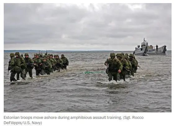 爱沙尼亚军队举行两栖攻击训练