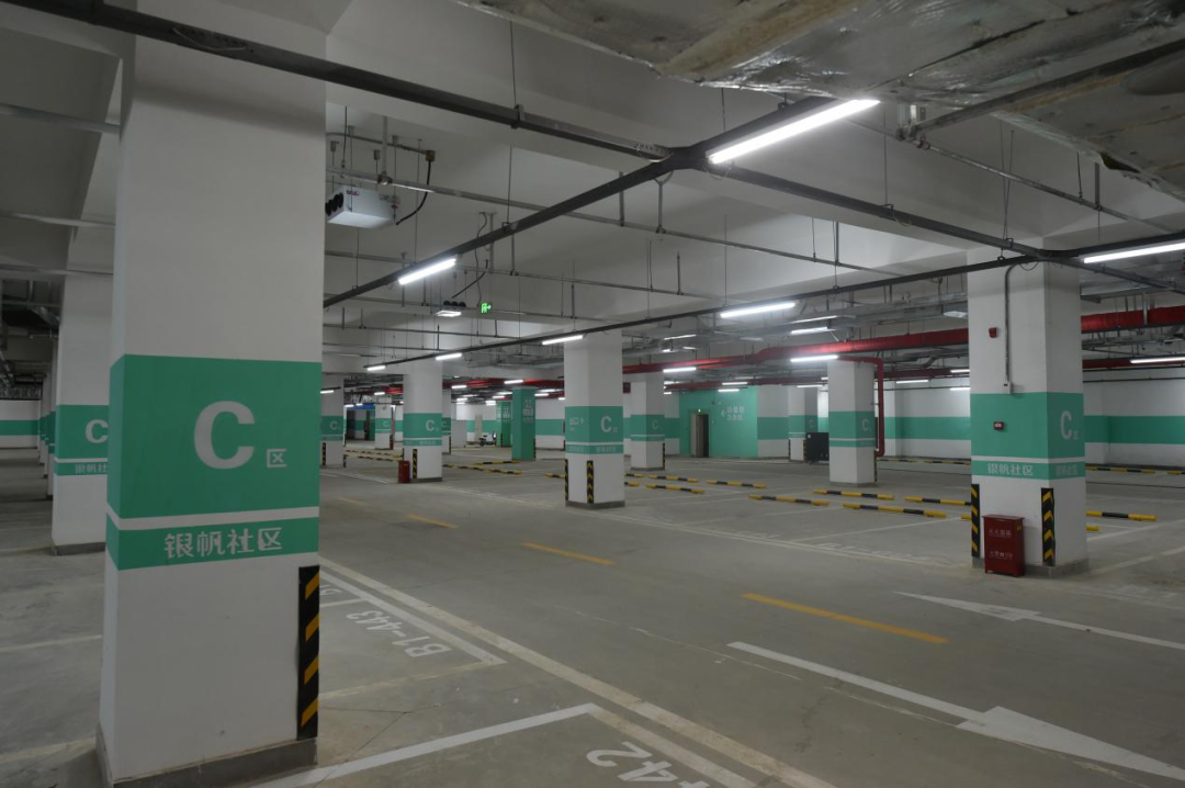 雄东片区a单元银帆社区的地下停车库.河北日报记者李东宇摄