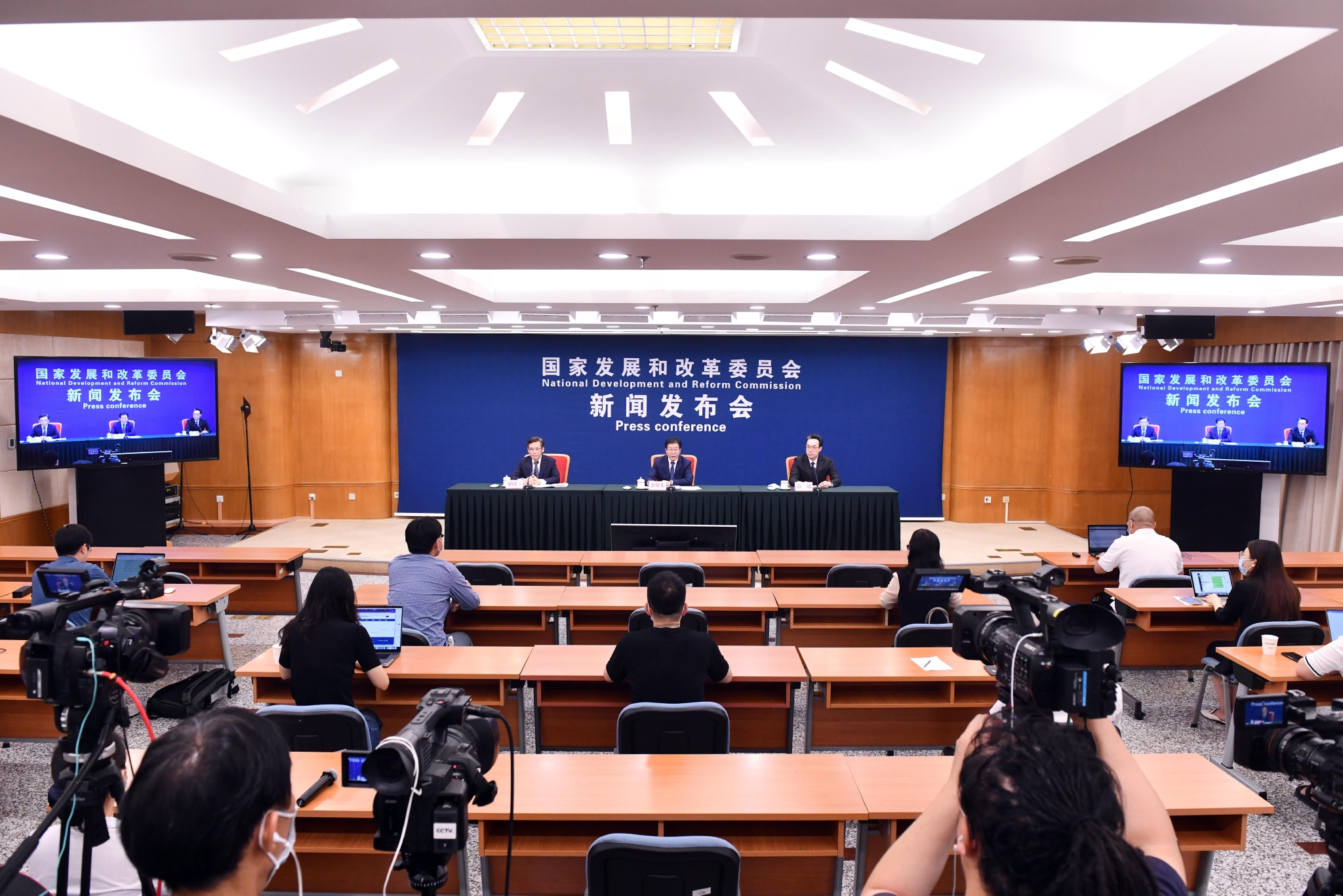 国家发展改革委举行8月份新闻发布会|国家发展改革委_新浪财经_新浪网