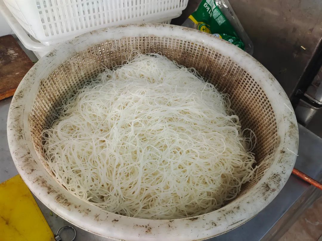 砧板发霉,冰箱积污,脏乱差