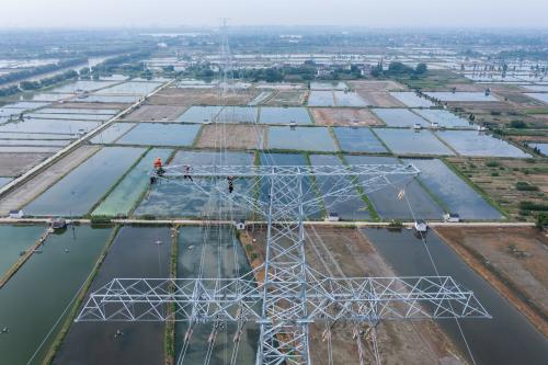 极端高温天气带动电力负荷激增。-新华社