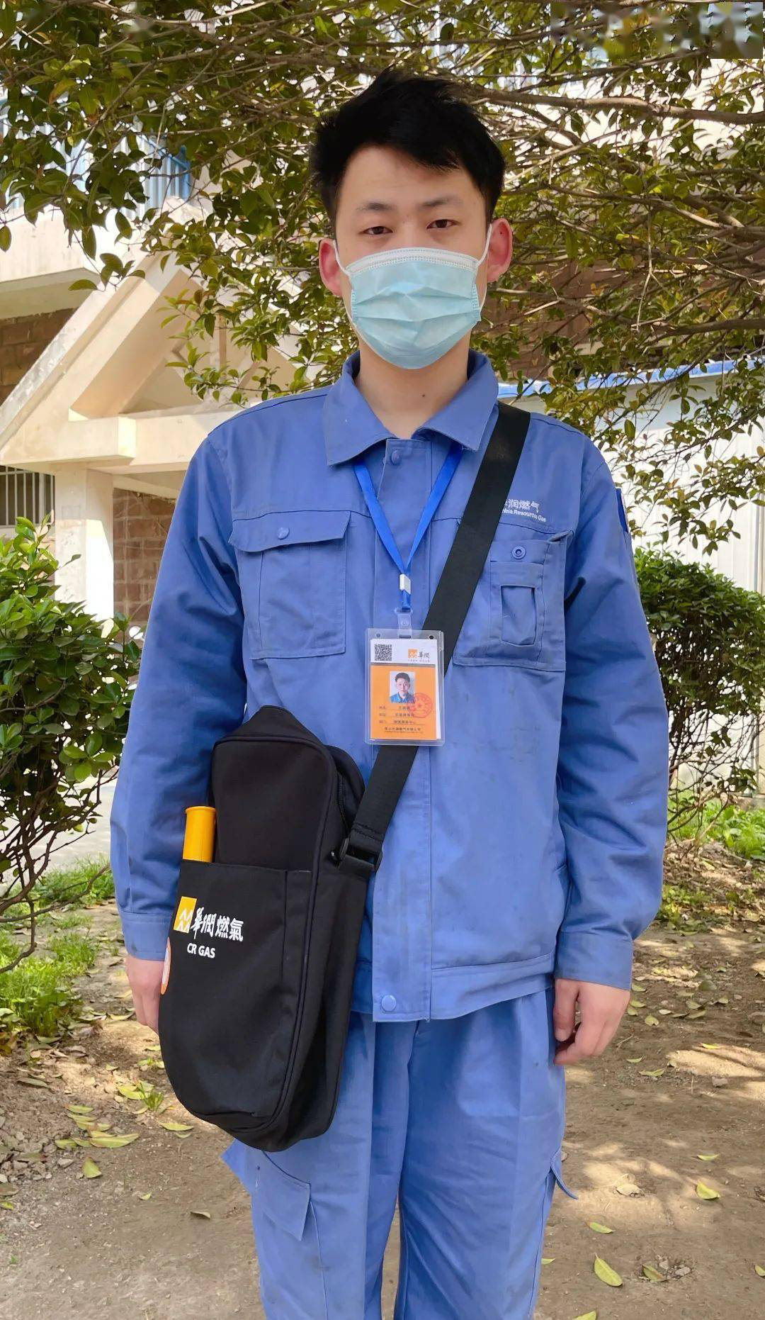 安检员着装标准示意图