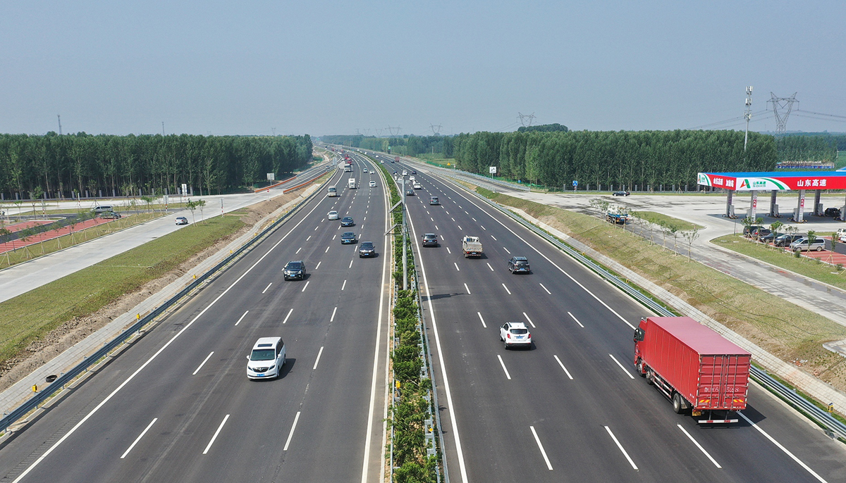 "在孙亮的带领下,山东高速集团由有收费期限的高速公路向无收费期限的