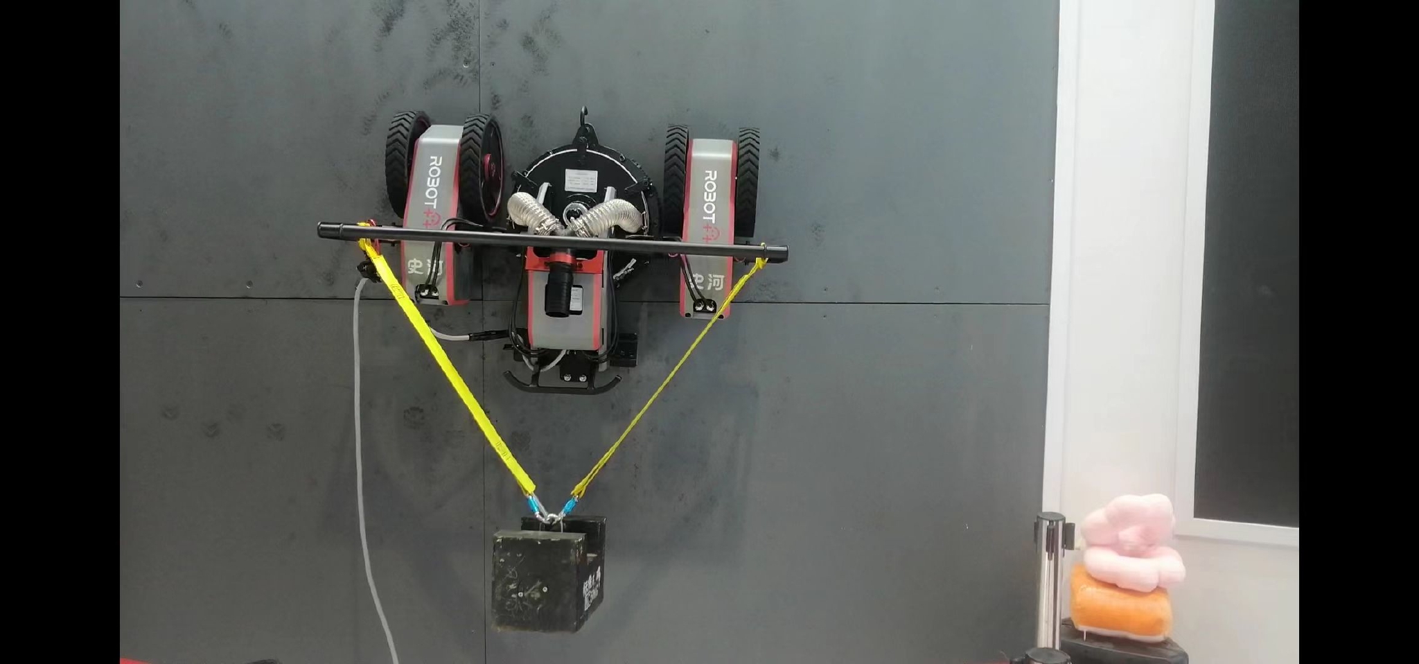 船舶除锈机器人.&nbsp; 新京报记者 叶红梅 摄