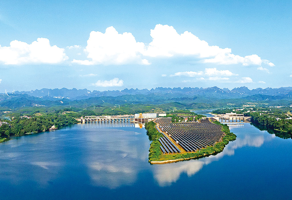 广西壮族自治区柳州市融水苗族自治县通过"水光互补"助力乡村振兴