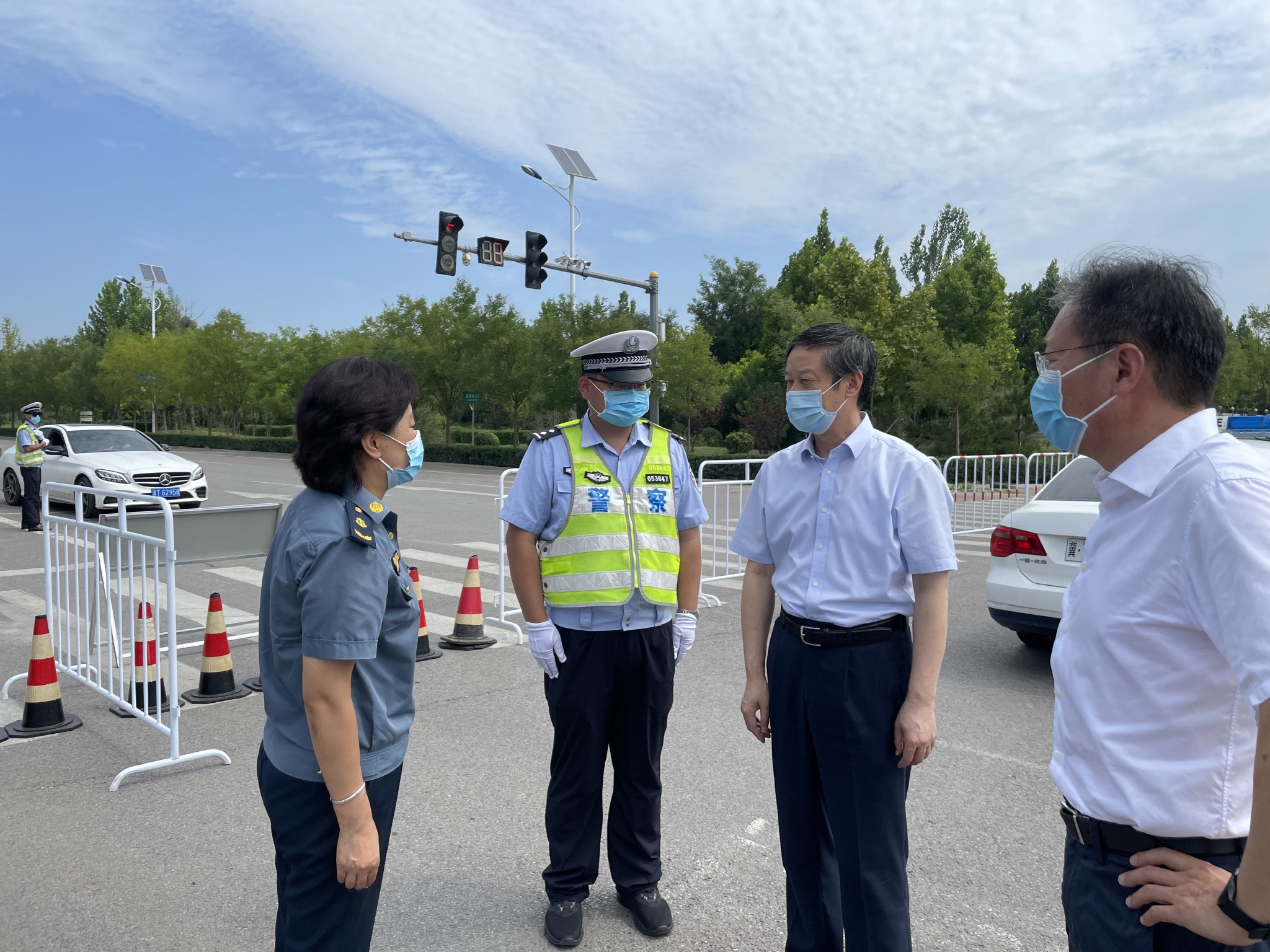 8月19日上午,衡水市委书记吴晓华以"四不两直"方式到主城区暗访检查