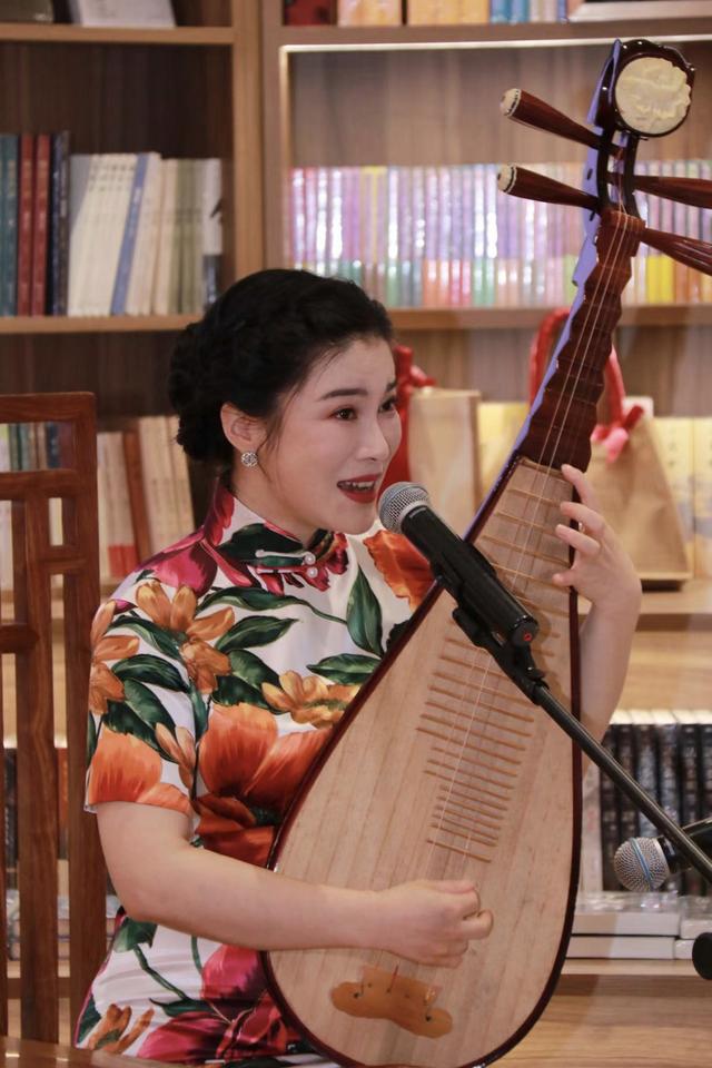 评弹能唱古诗词还能唱孤勇者这堂评弹课绝了