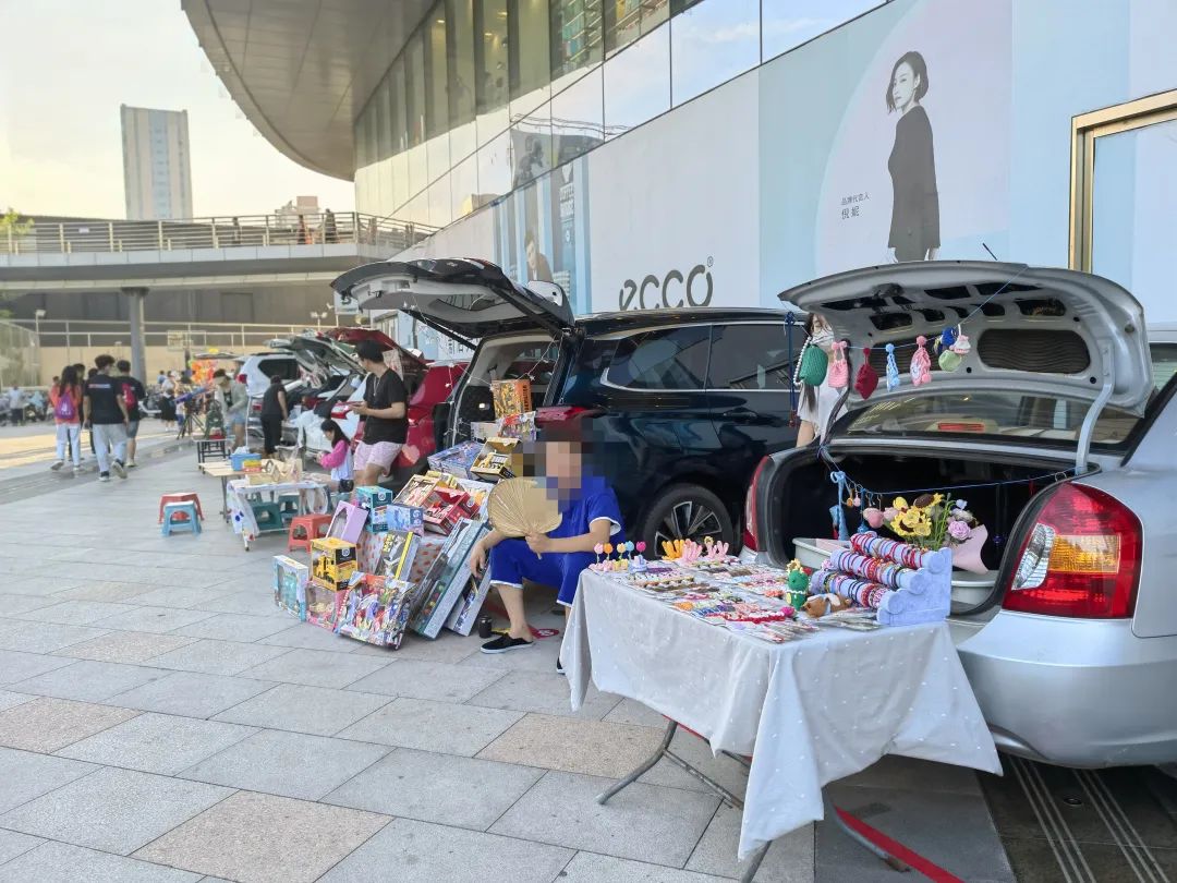 很young的最火的后备箱集市邢台也有