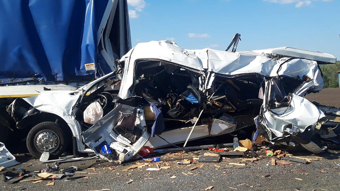 俄发生严重车祸16人死亡,包括14名吉国公民2名俄公民|俄罗斯_新浪财经