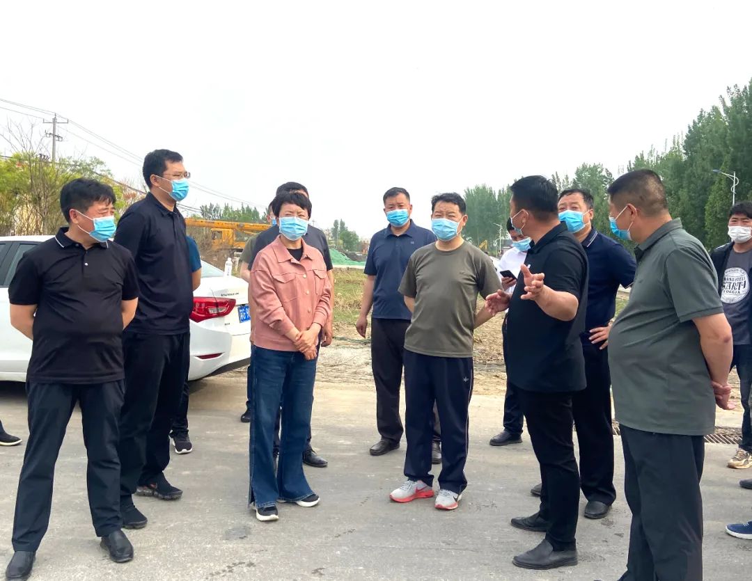 8月19日,广宗县委书记李行军到西环路,北环路,体育路,农贸市场等地