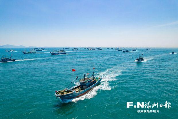 经过安全隐患排查的渔船出海捕鱼.记者 林双伟 摄