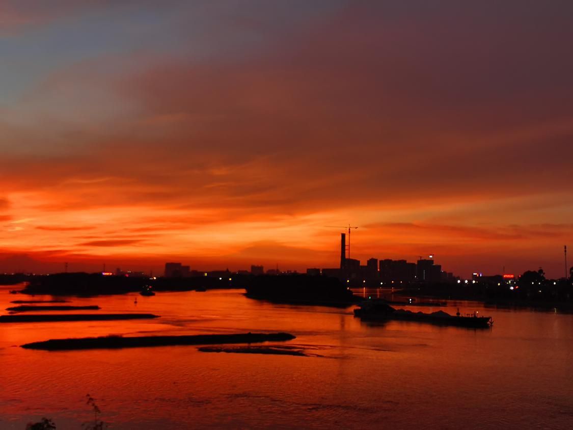 佛山橘红晚霞点燃天空