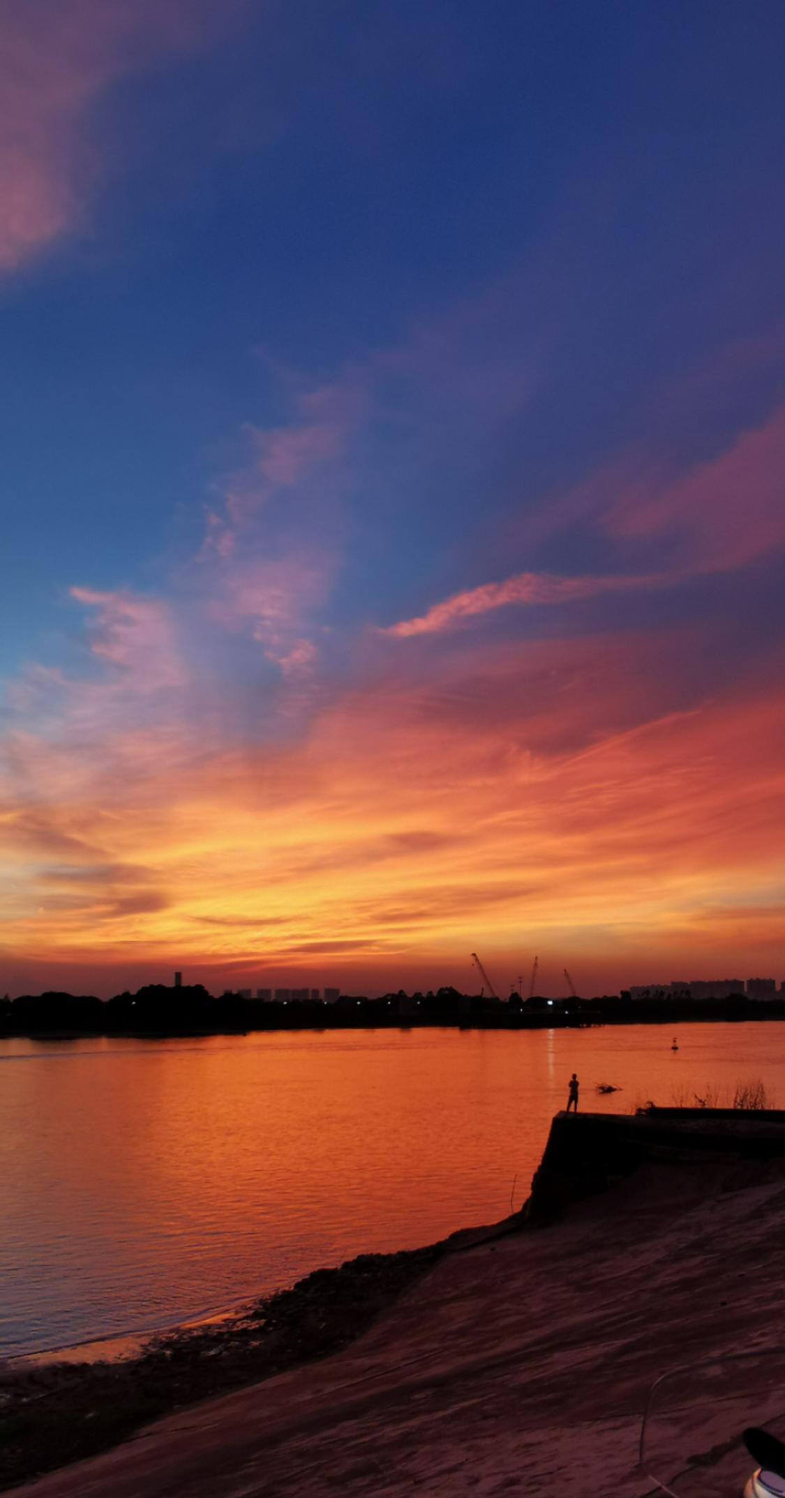 佛山橘红晚霞点燃天空