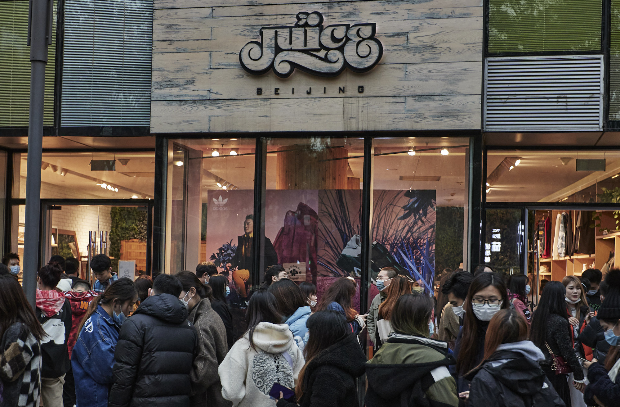 陈冠希称,clot未来将会以独立门店形式存在,不再在juice店内销售.