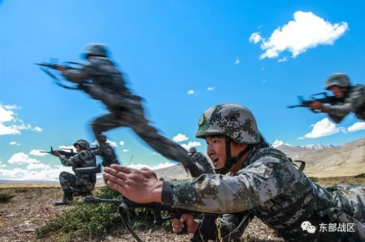 冲锋军人时刻准备战斗