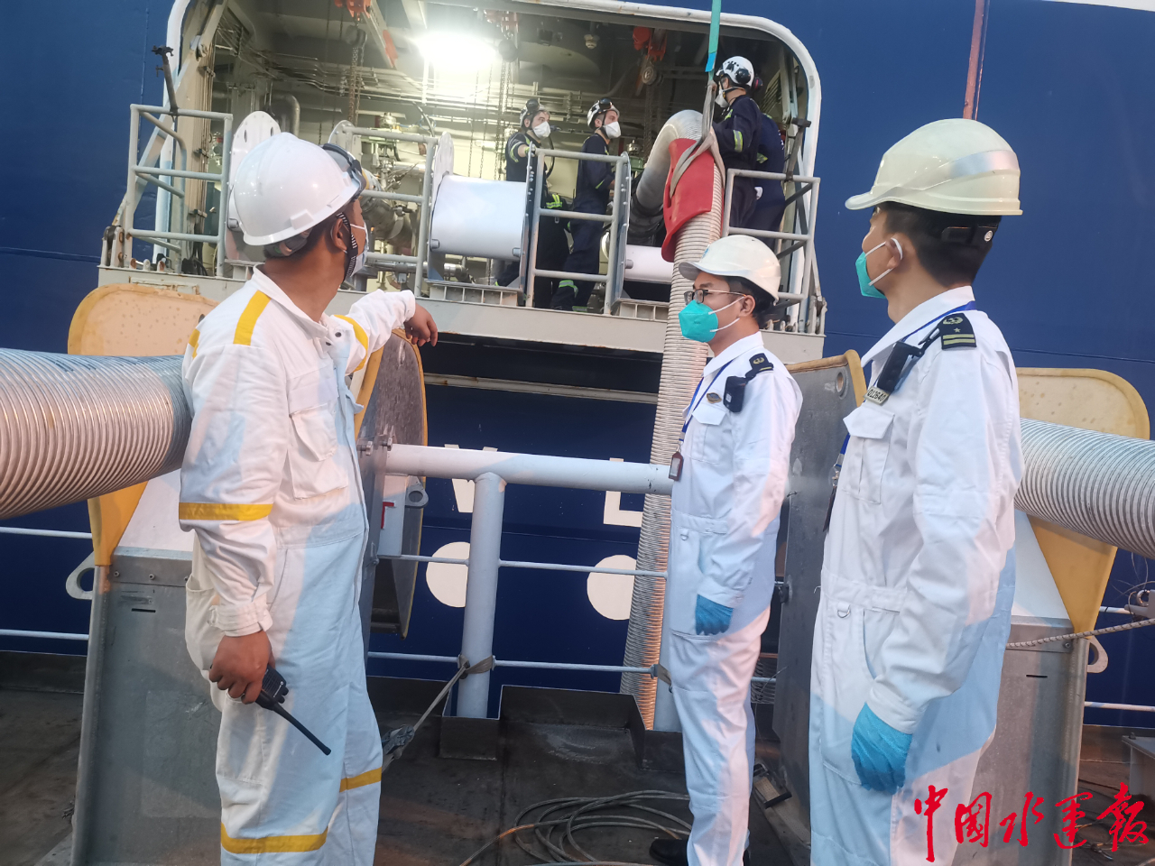 全球最大双燃料集装箱船在洋山港完成LNG燃料加注|LNG_新浪财经_新浪网