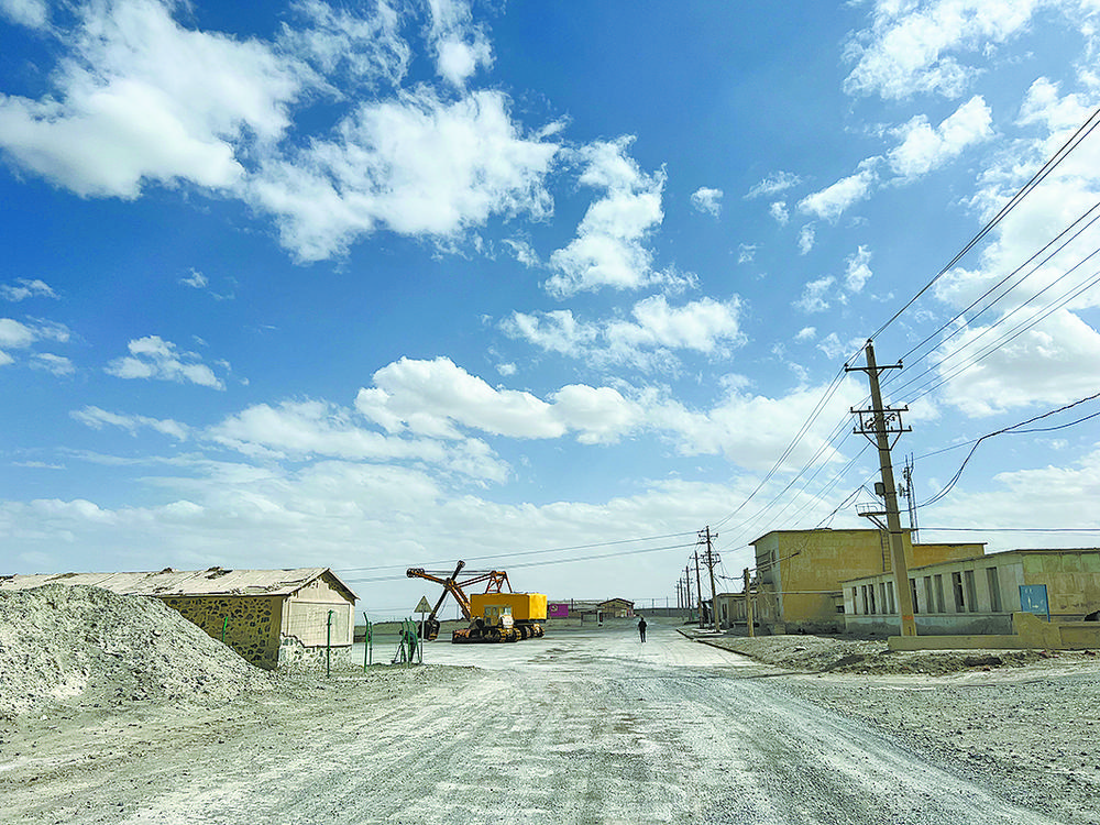 茫崖石棉老矿区.本报记者 宋翠茹 摄