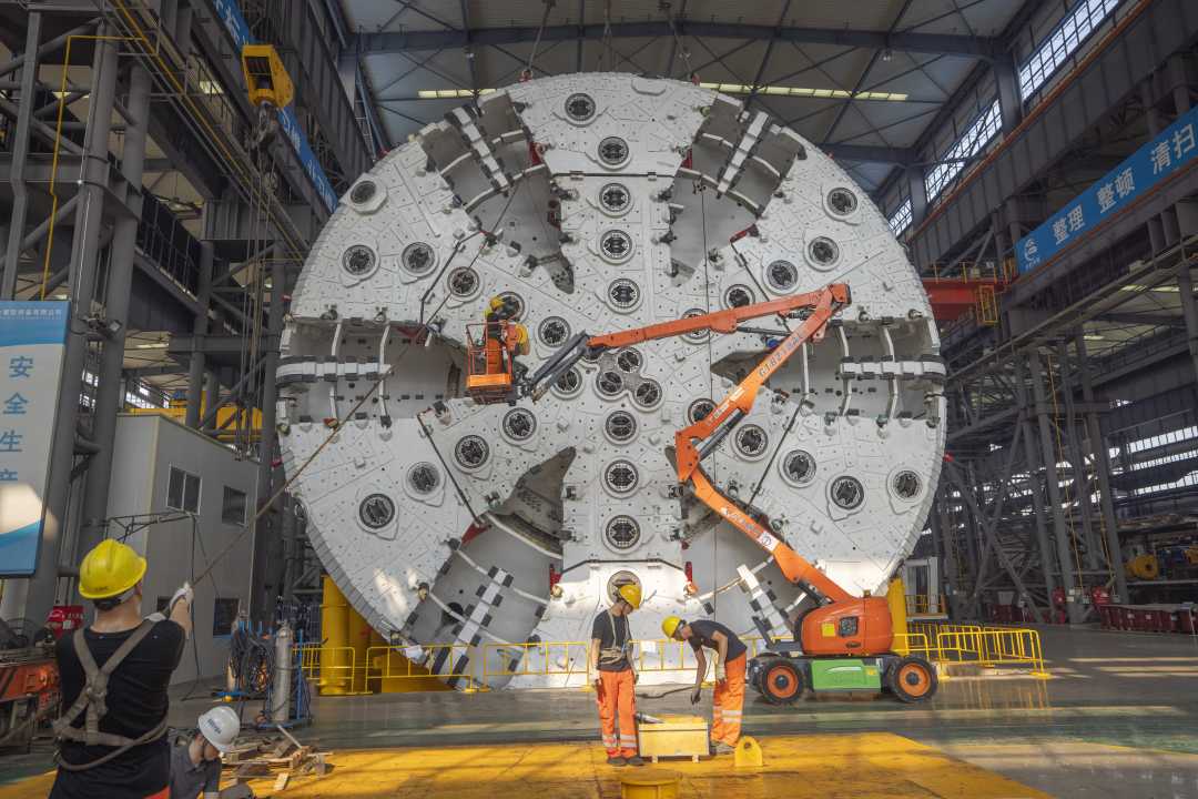 超大型盾构机刀盘吊装忙|经济日报_新浪财经_新浪网