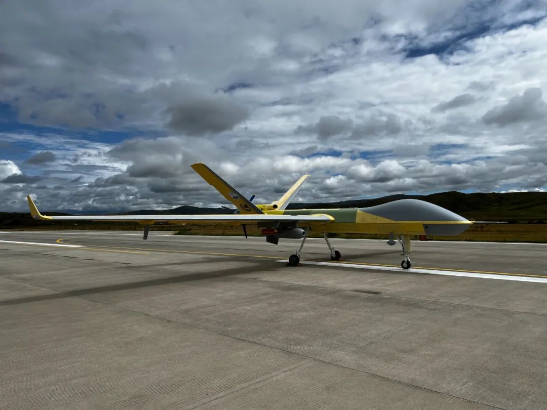 航空工业翼龙-2h无人机从红原机场起飞 图/航空工业中航无人机公司