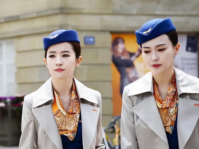 2014年合作拍摄电影《露水红颜》,饰演一对空姐好闺蜜