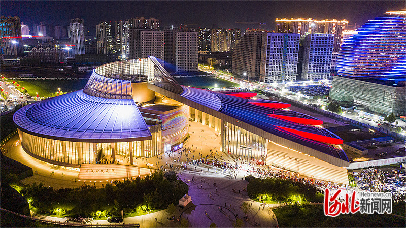 图为无人机航拍的保定博物馆夜景.河北日报记者耿辉 摄