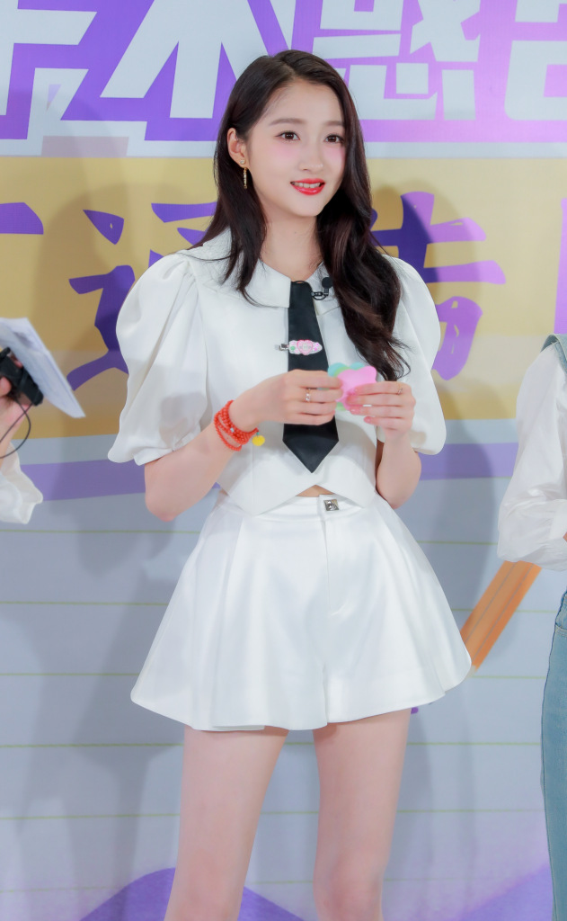 关晓彤甜美短裙现身通告日 为新剧《二十不惑2》造势超少女_高清图集