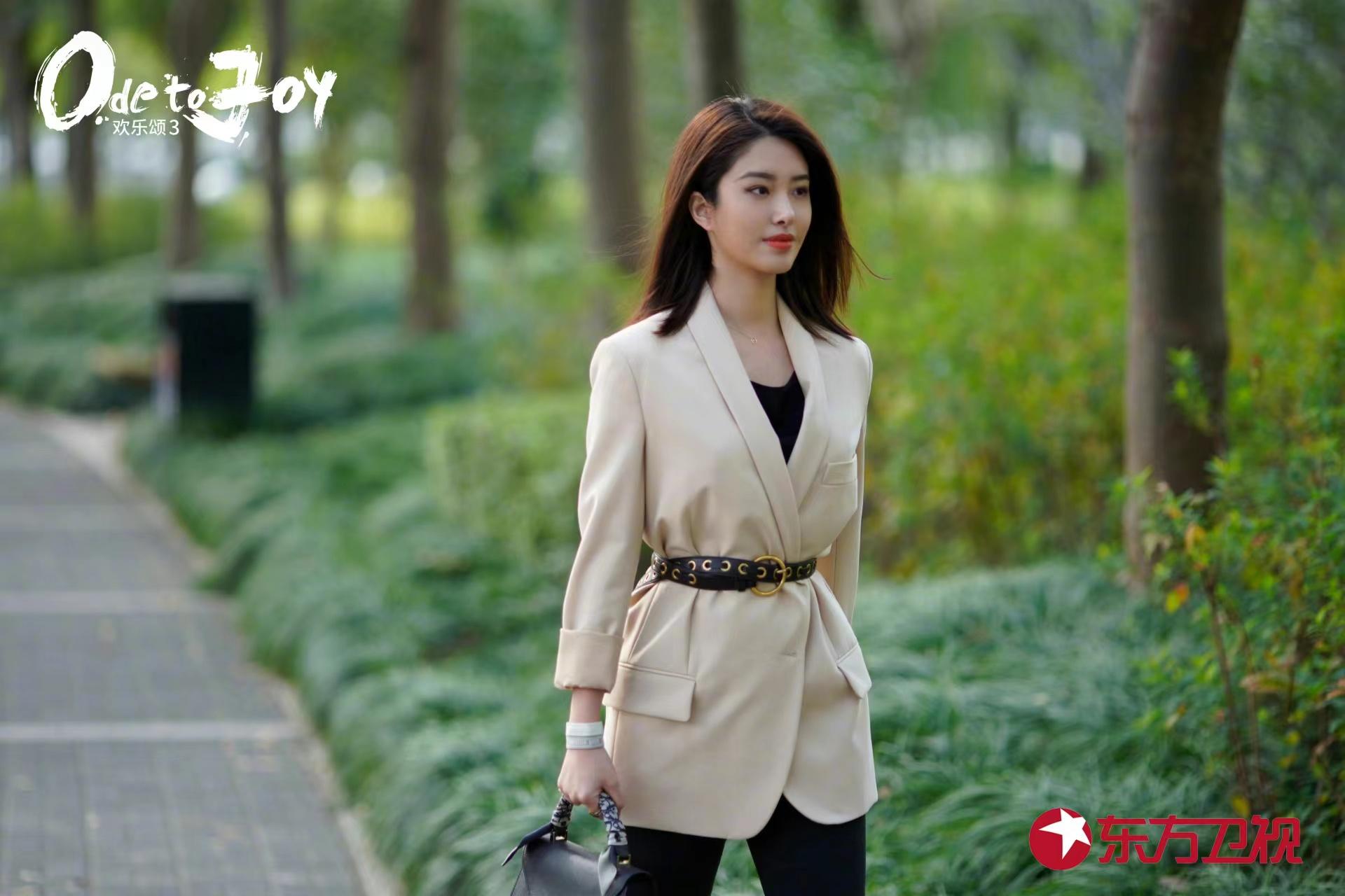 杨采钰饰演方芷衡.