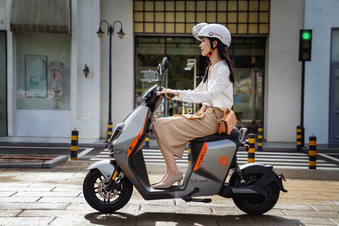 　　(雅迪冠能3 S9 MAX电动车)