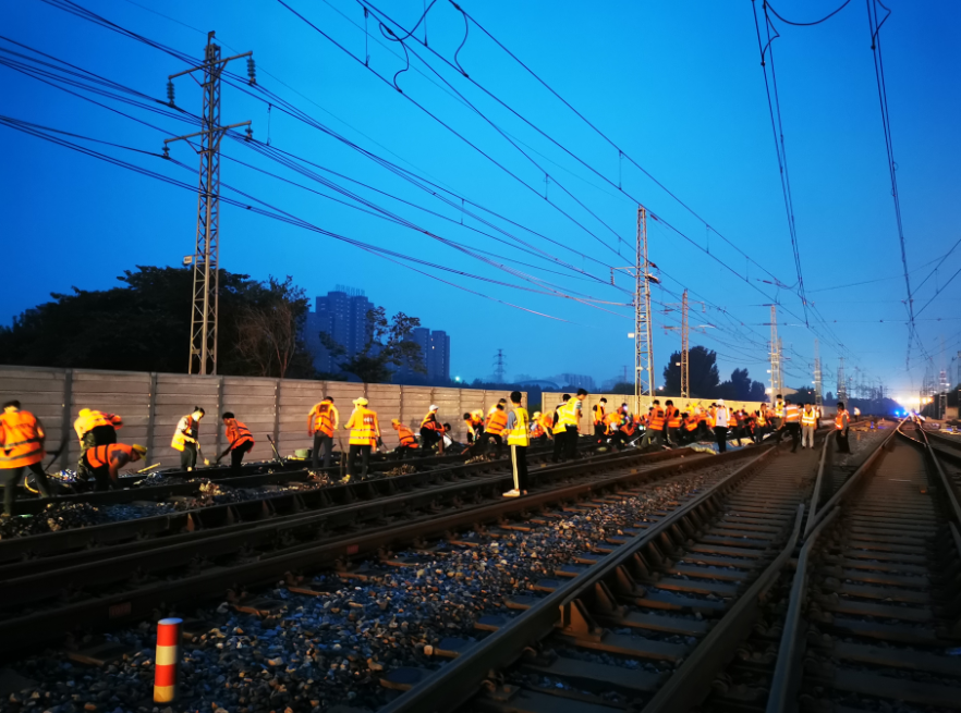 朔黄铁路上游汇聚准池铁路,神朔铁路的煤炭,下游连通黄骅港,天津港