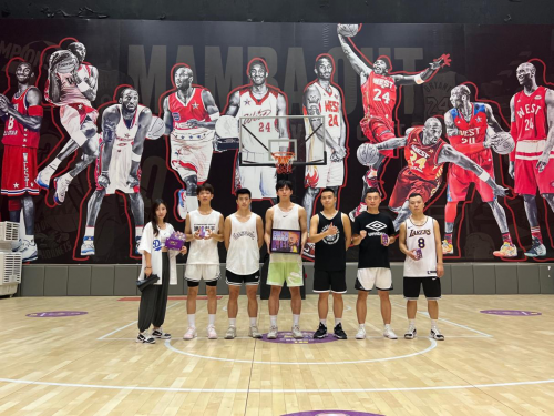 　　尚洛体育馆赛后颁奖