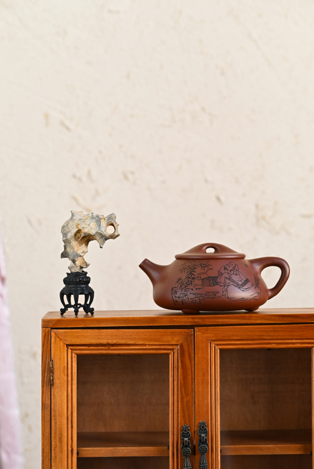 这款壶以顾景舟大师的名字命名,也是顾大师紫砂生涯中的一座里程碑!