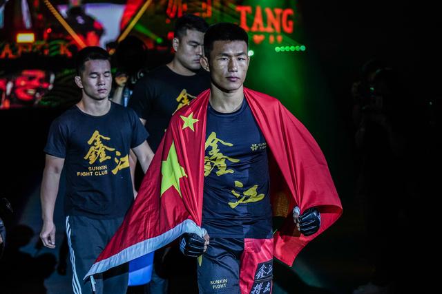 26岁的唐凯成为中国首个男子mma世界冠军.@one冠军赛 微博截图