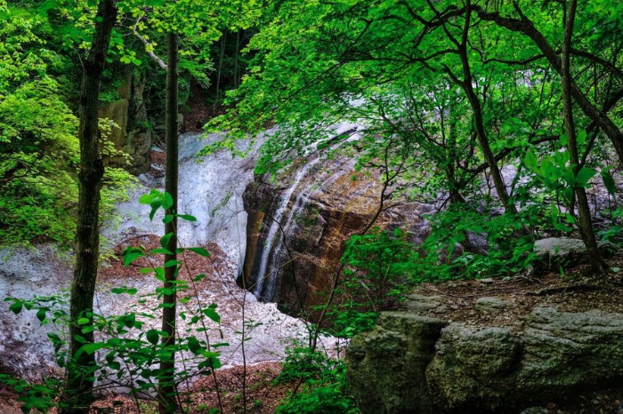 这是本溪的大冰沟夏季景色(2021年6月摄).新华社发(受访者供图)