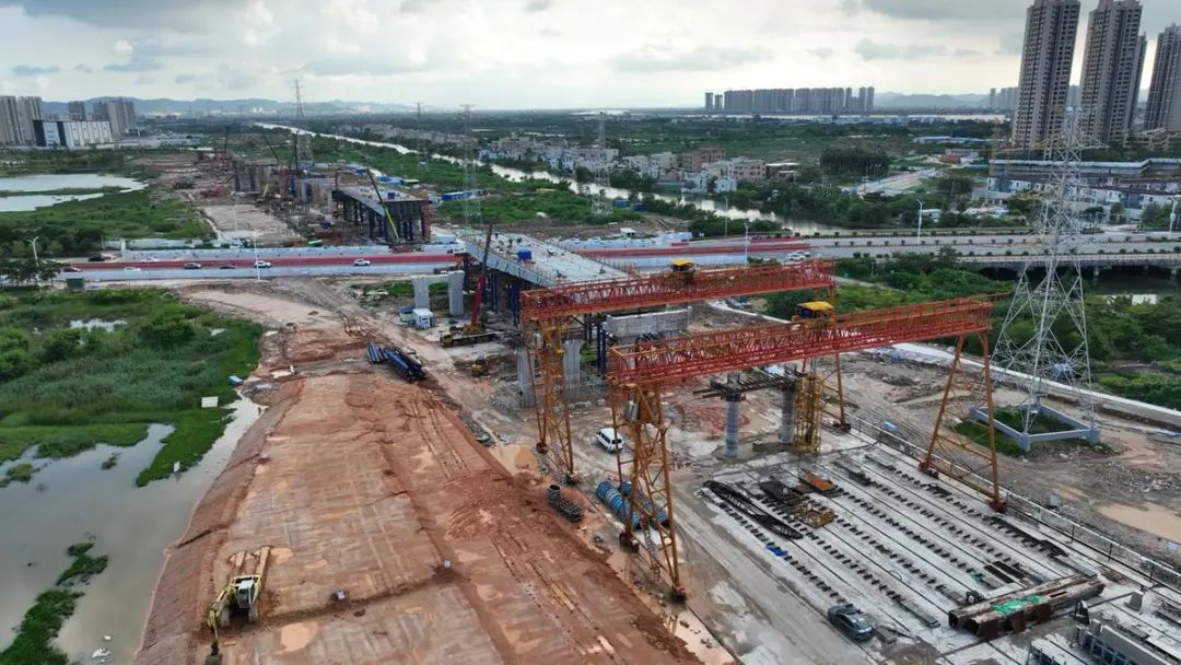 香海大桥西延线先行段建设现场&nbsp;何谈坡 陈庆洋/摄