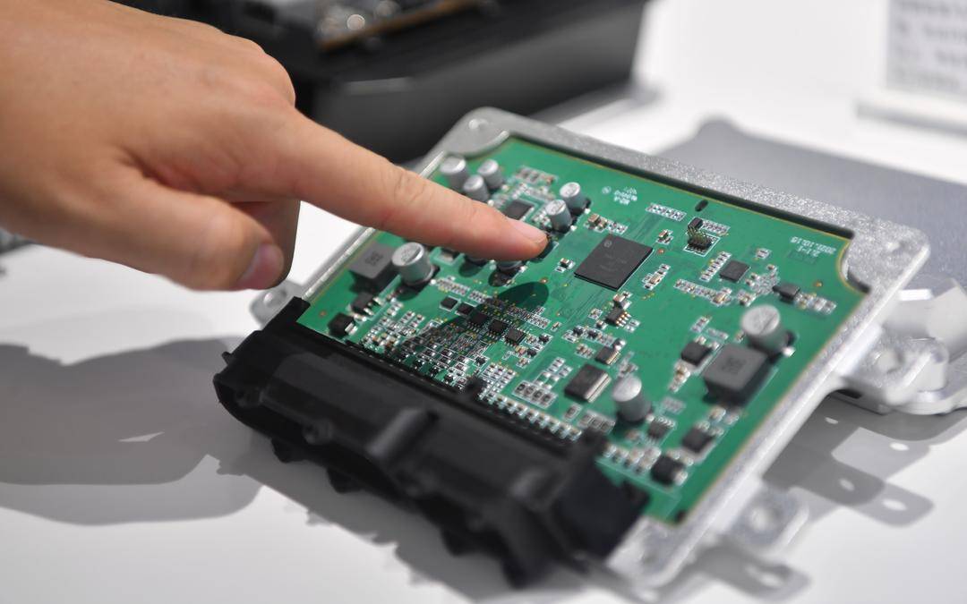 国内首款基于自主控制芯片和自主操作系统的新能源汽车动力域控制器