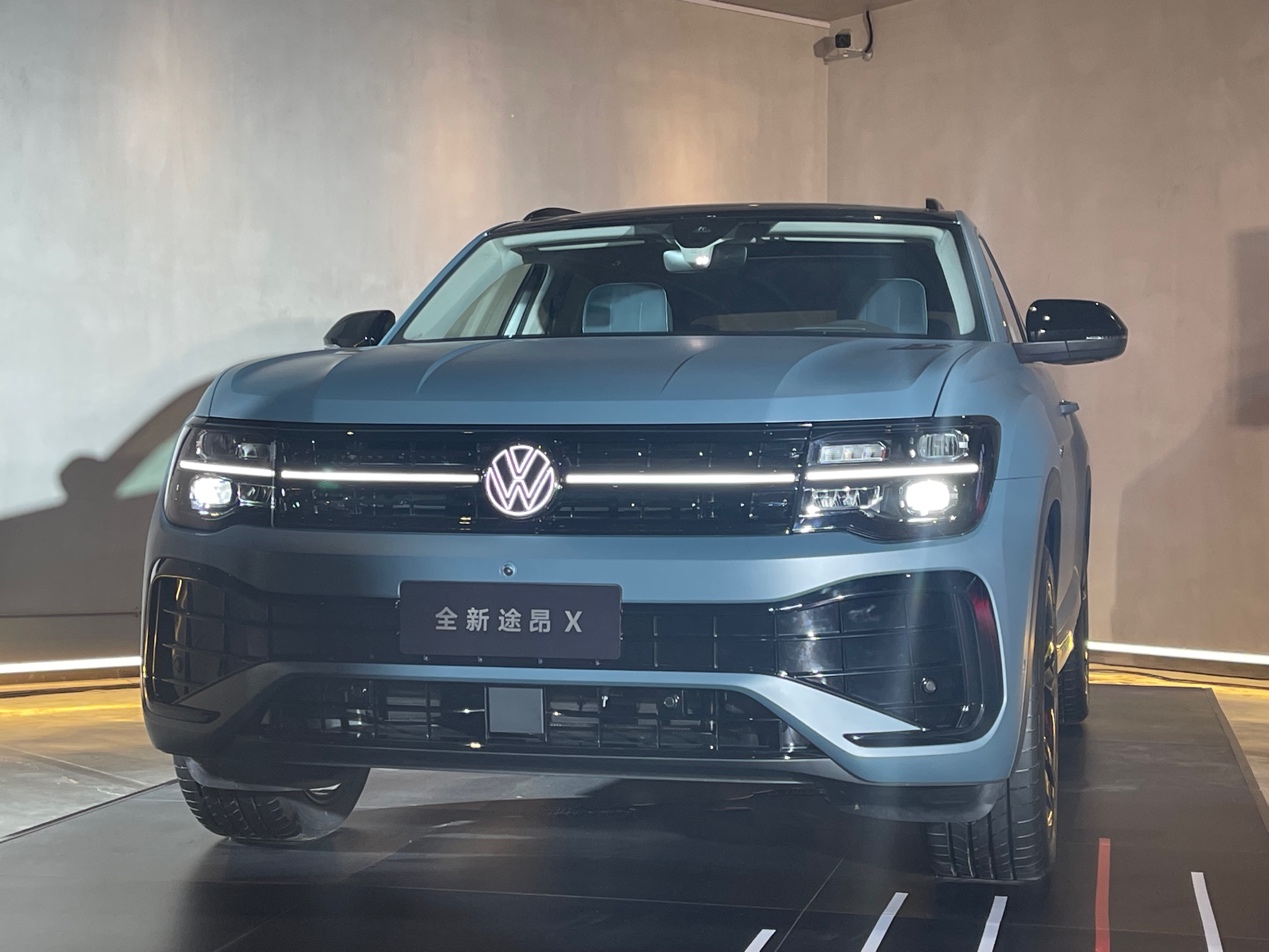 全新途昂x延续了此前方正的外观,依旧是多处使用了较为硬朗的线条.