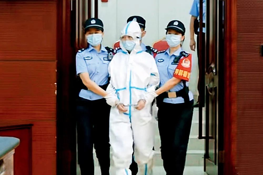 "多面"劳荣枝:48次有罪供述后辩称被法子英胁迫|劳荣枝_新浪财经_新浪