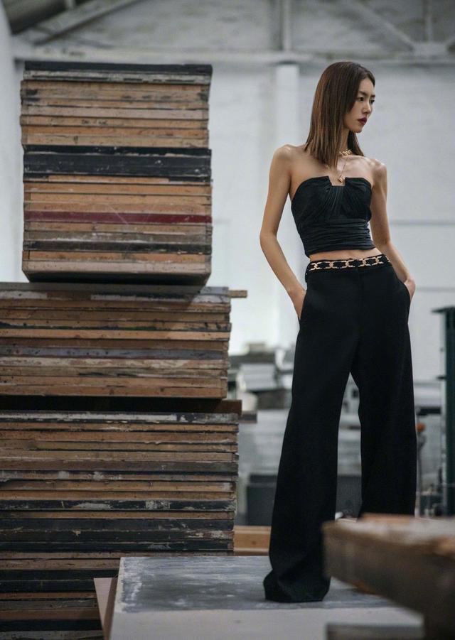 刘雯最新写真曝光 气场惊艳时尚感超强|刘雯_新浪财经_新浪网