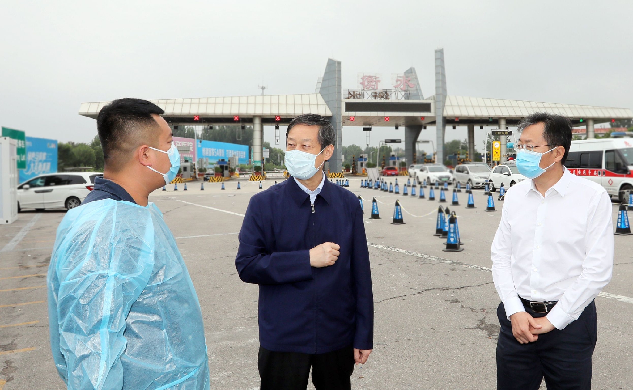 8月29日,衡水市委书记吴晓华在市区暗访检查疫情防控工作 . 武志库摄