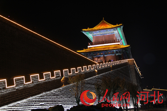 正定南城门夜景. 人民网 祝龙超摄