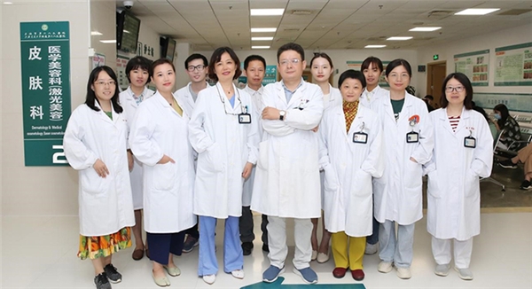 　　上海市第六人民医院皮肤科团队合影