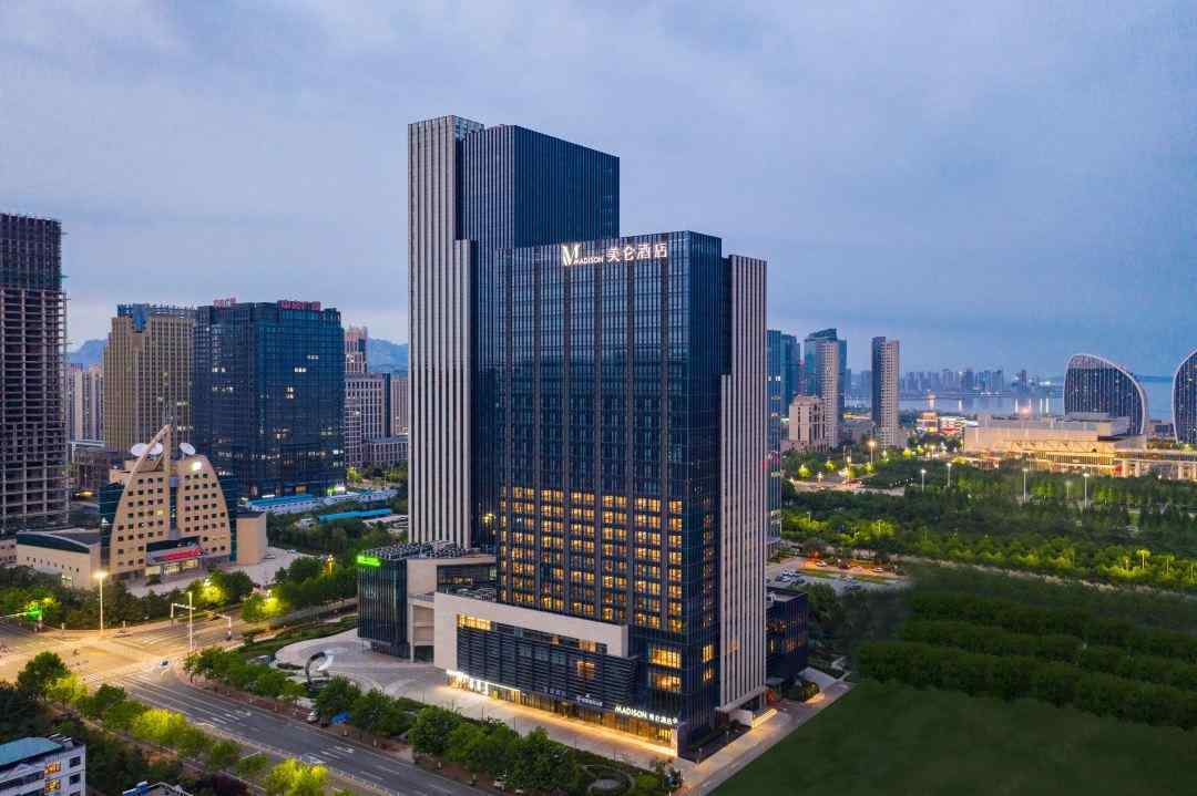 华住集团二季度末在营酒店8176家,同比上升15%;第二季度整体收入为