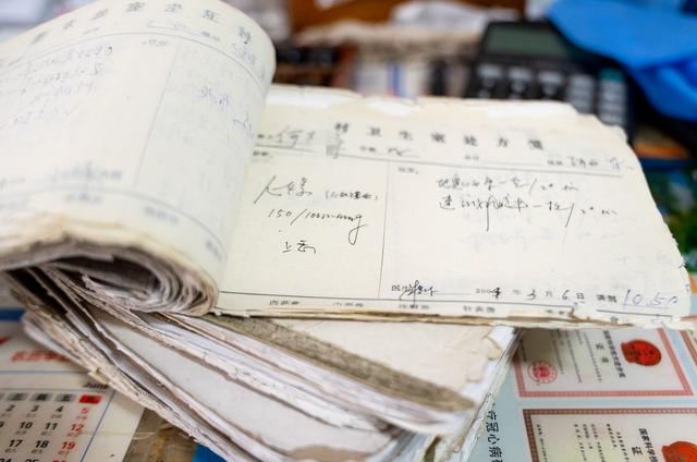 记忆——父亲原本还喜欢下象棋,写书法,后来,都被看病开方子挤占了,只