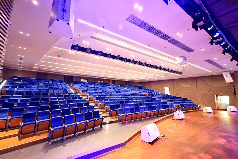 图为学校礼堂