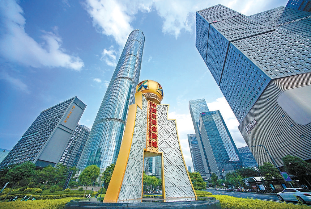 这是位于广西南宁市五象新区的中国-东盟金融城(2022年7月17日摄).