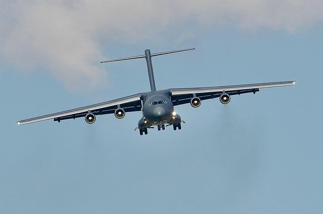 抵达采尔特韦格的中国空军运-20正在准备着陆 图片来源:《奥地利之翼