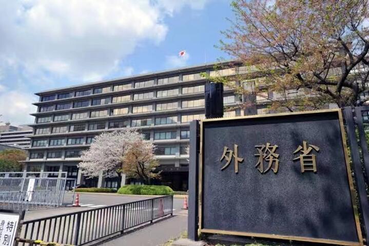 日媒一男子戴假议员徽章从正门混入外务省想体验当大人物感觉