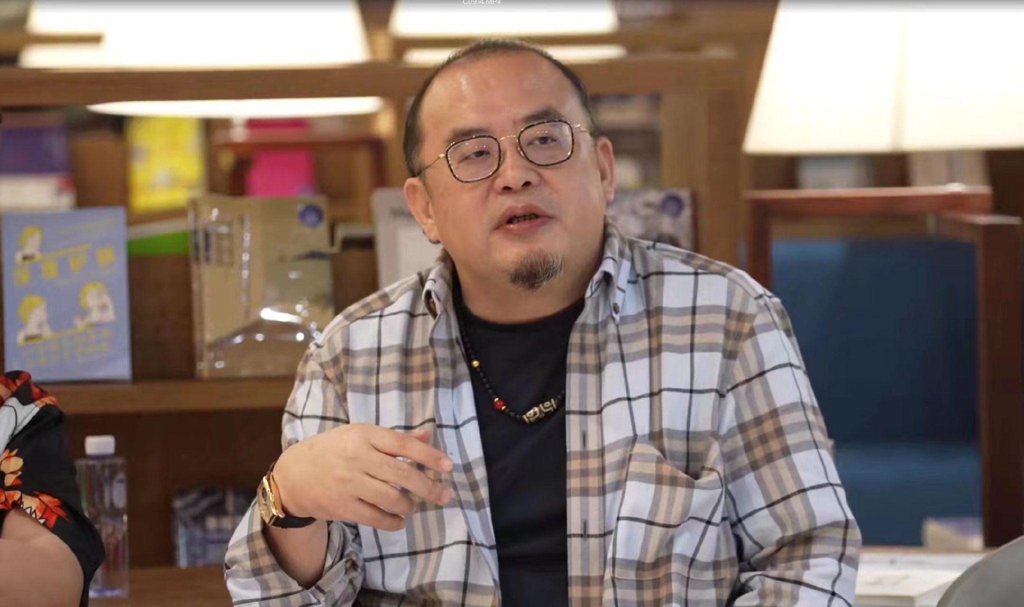 邱伟杰诗剧剧本出版用文艺方式做学术研究