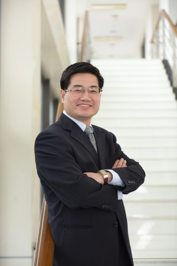 复旦大学管理学院教授,智慧城市研究中心主任凌鸿