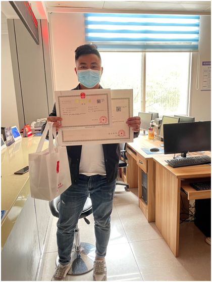 "小执照"变身"大平台" 重庆市城口县发出首张新版营业执照|重庆市